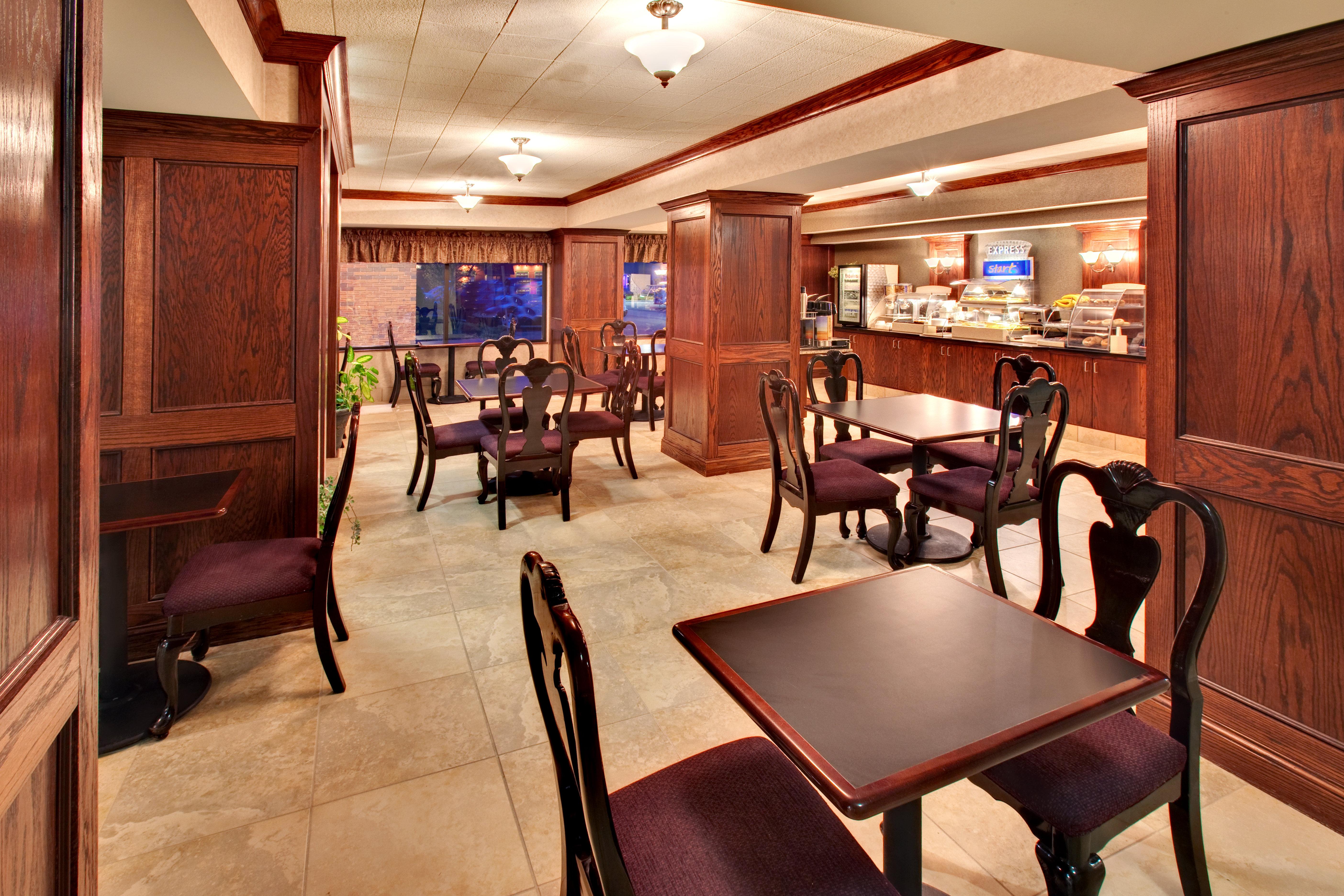 Best Western Watertown Inn & Suites Exterior photo