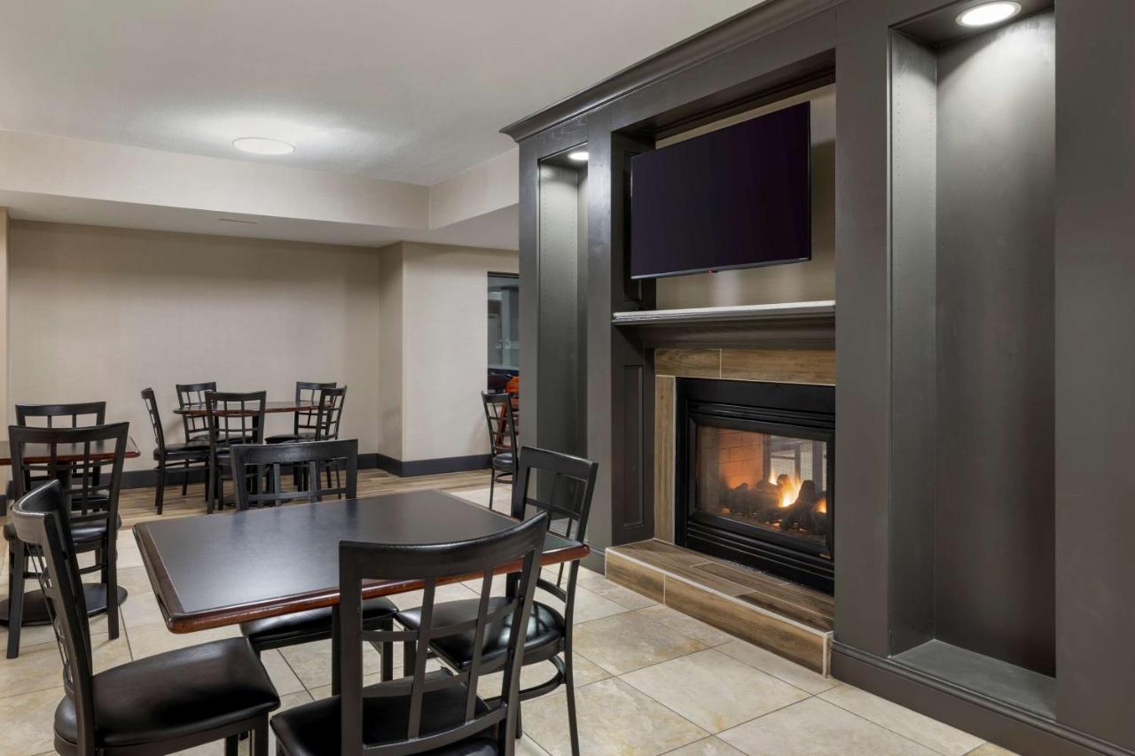 Best Western Watertown Inn & Suites Exterior photo
