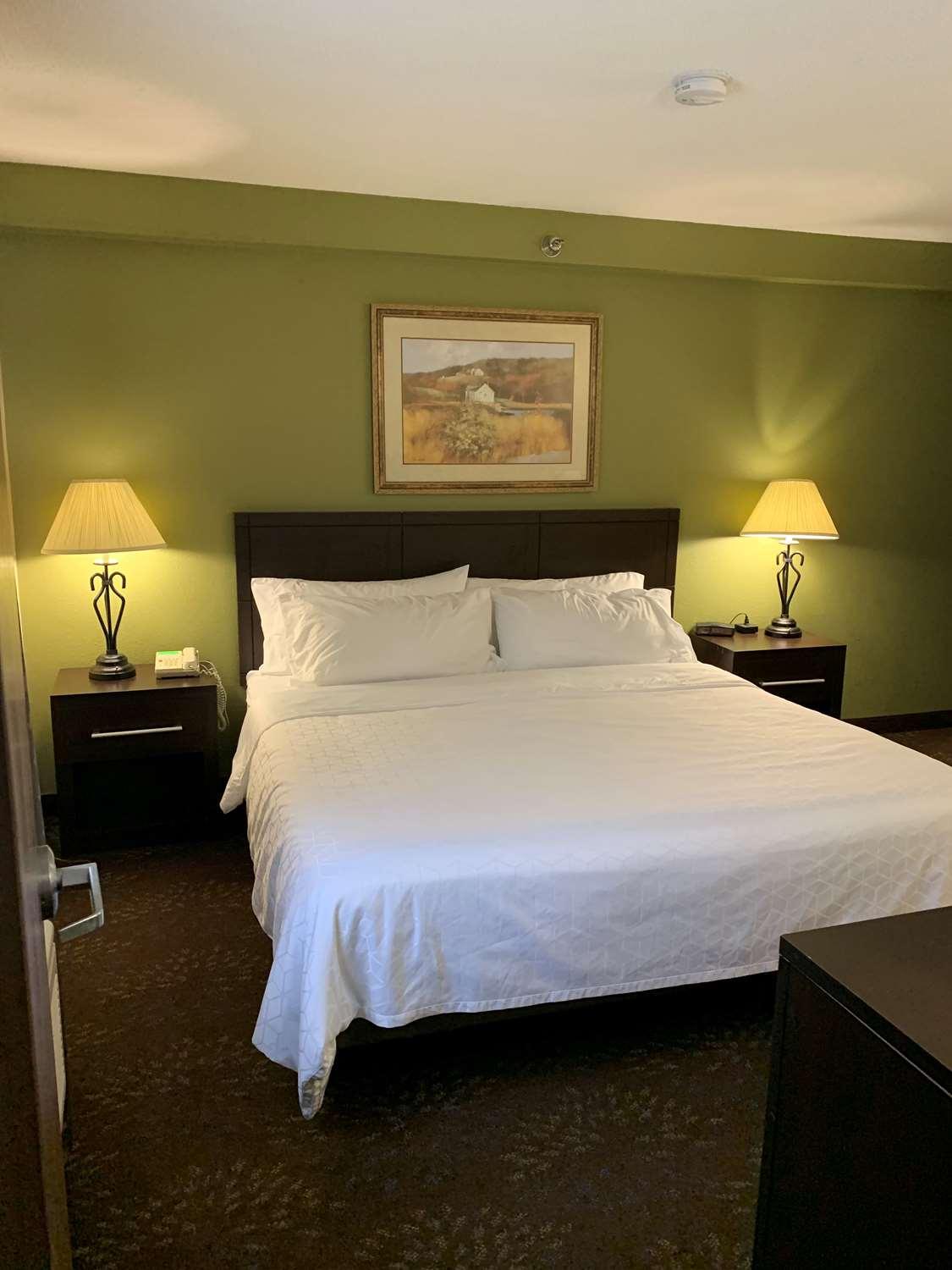 Best Western Watertown Inn & Suites Exterior photo
