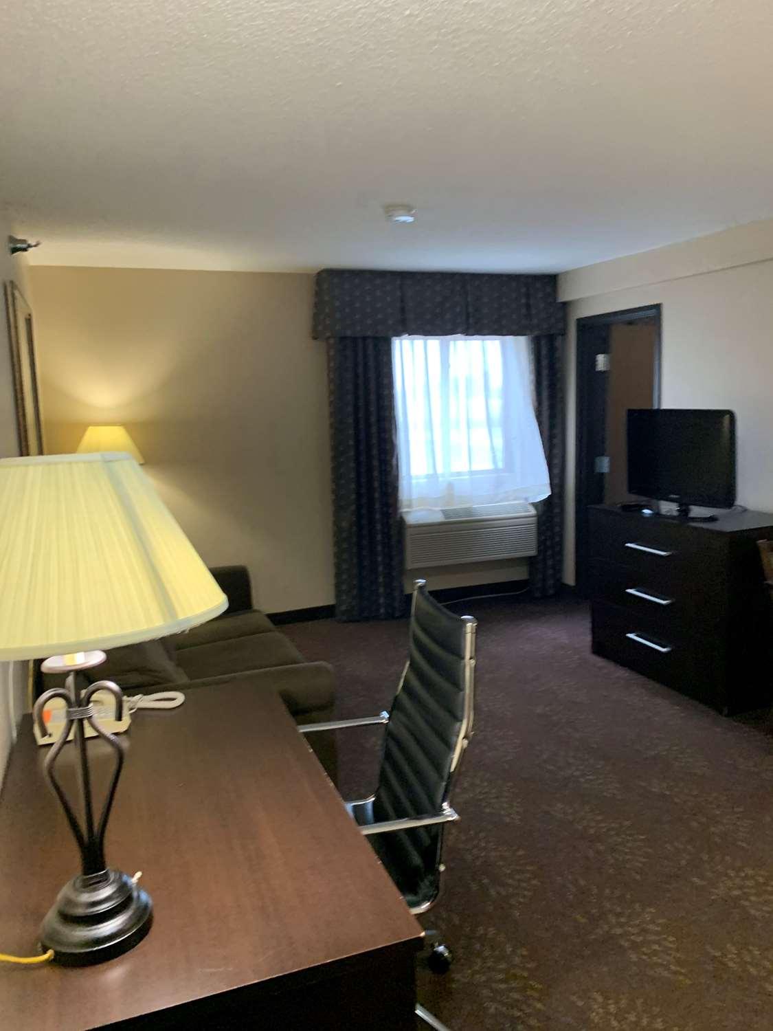 Best Western Watertown Inn & Suites Exterior photo