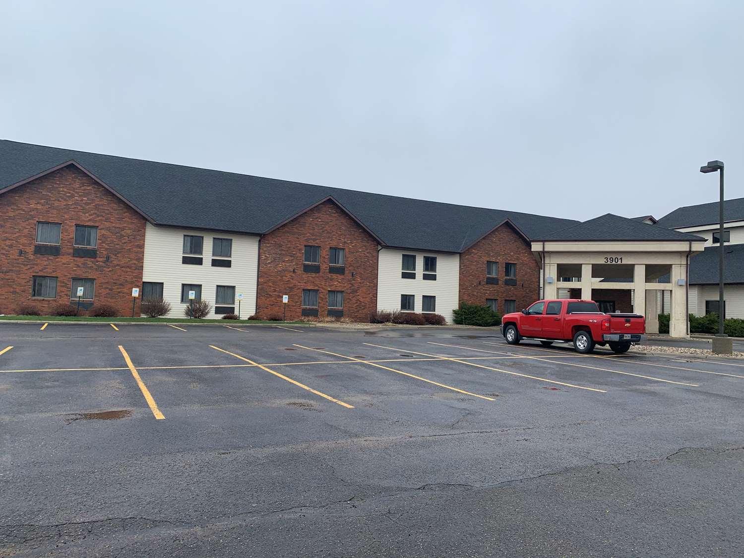 Best Western Watertown Inn & Suites Exterior photo